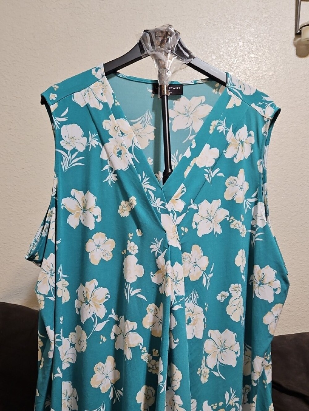 Lane Bryant Teal Floral Sleeveless Faux-Wrap V-Neck Blouse - Picture 2 of 6